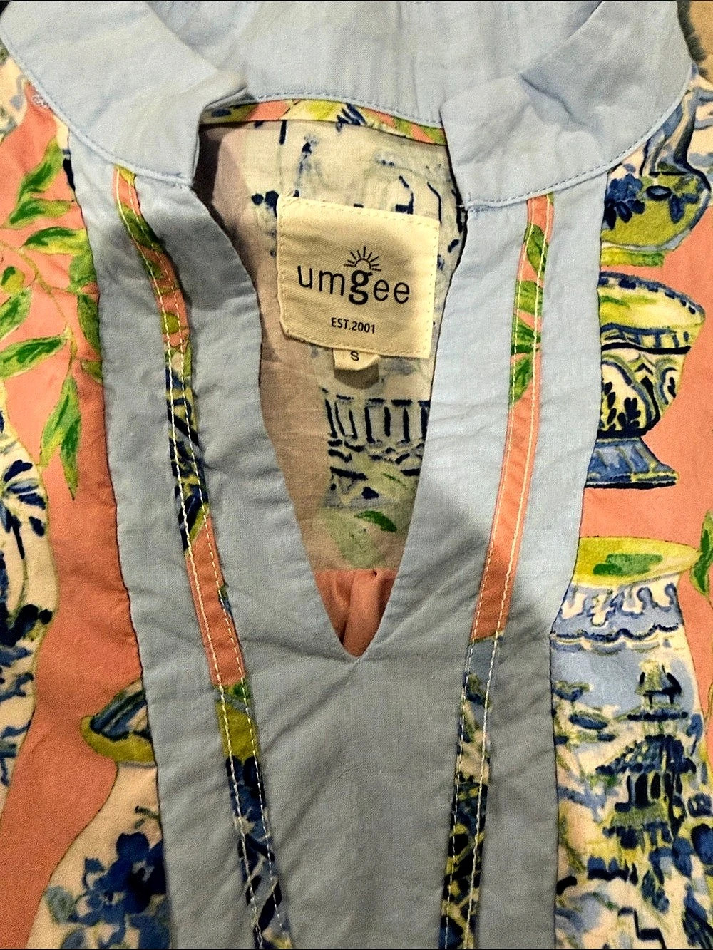 Umgee Printed Tunic in Pink & Blue Like New - Picture 3 of 7